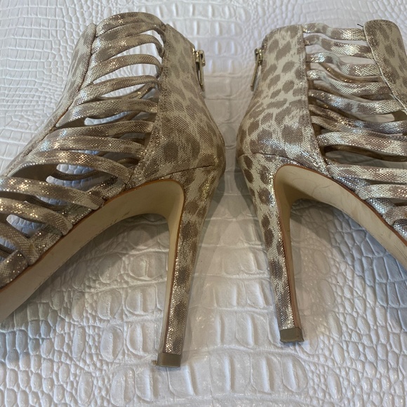 Ivanka Trump Womens Leopard Print Leather Back Zip Strappy Heels Sandals Size 7 - Picture 7 of 10